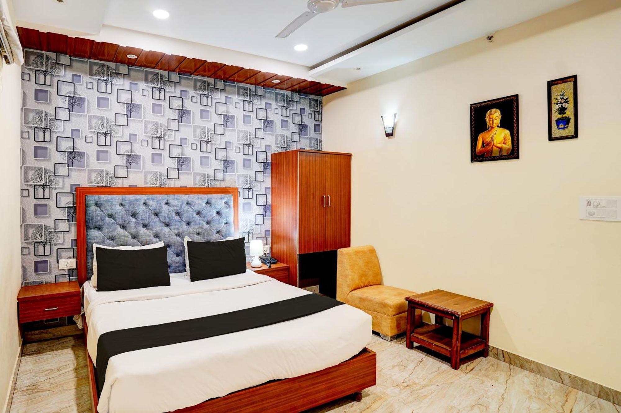 Townhouse Ram Katora Near Vishwanath Temple Formerly Sv Grand Hotel Benares Buitenkant foto