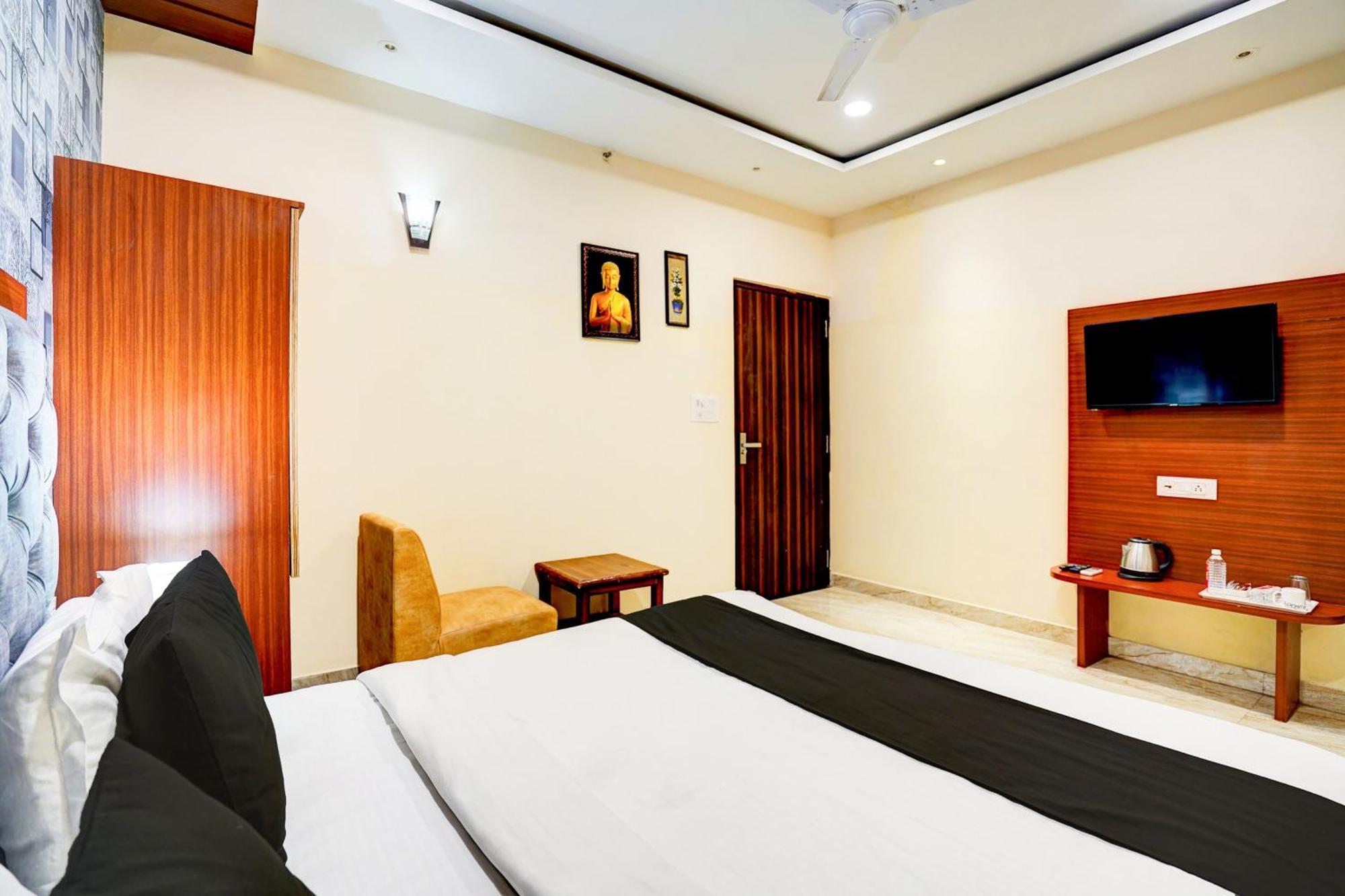 Townhouse Ram Katora Near Vishwanath Temple Formerly Sv Grand Hotel Benares Buitenkant foto