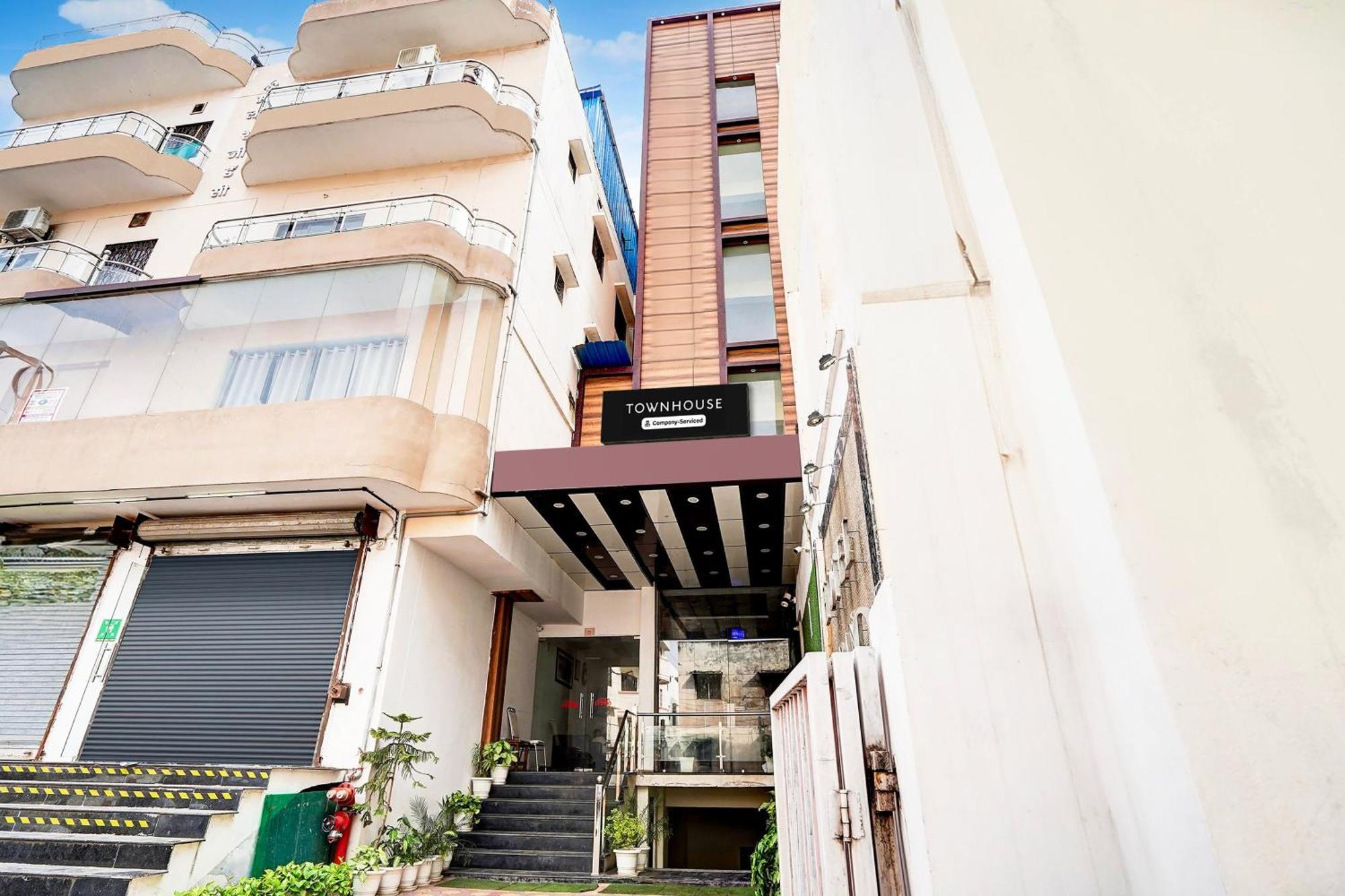 Townhouse Ram Katora Near Vishwanath Temple Formerly Sv Grand Hotel Benares Buitenkant foto