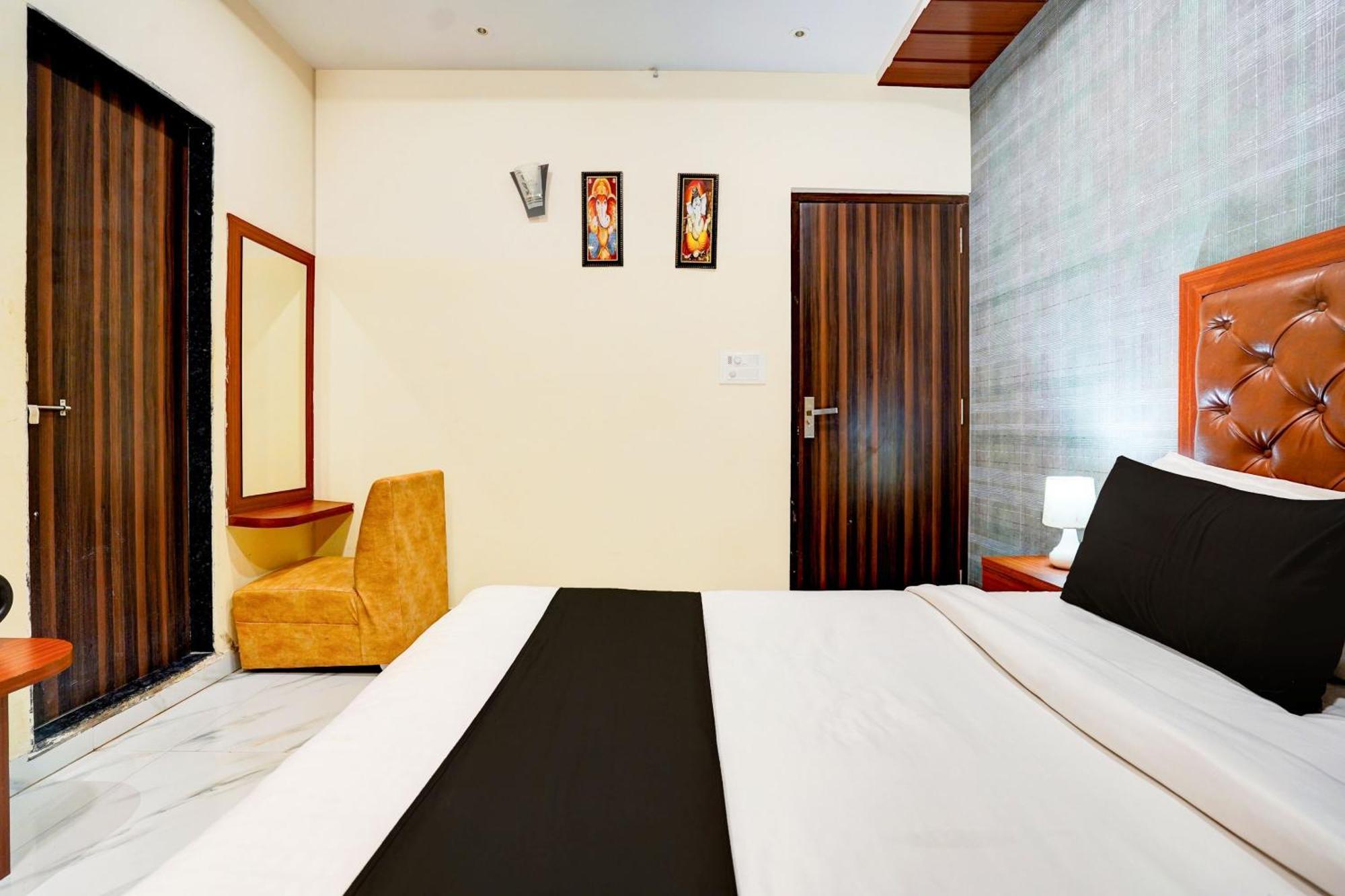 Townhouse Ram Katora Near Vishwanath Temple Formerly Sv Grand Hotel Benares Buitenkant foto