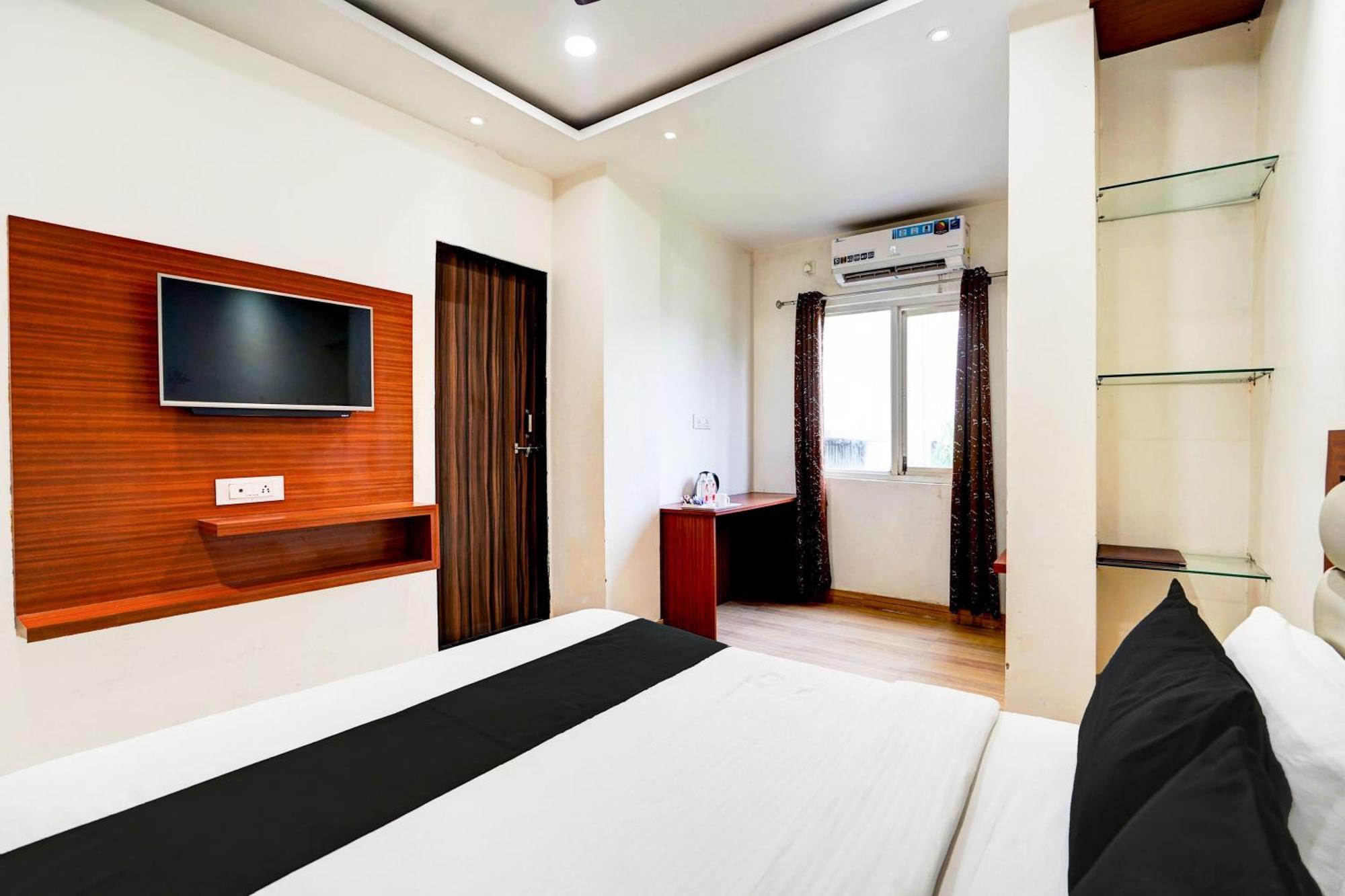 Townhouse Ram Katora Near Vishwanath Temple Formerly Sv Grand Hotel Benares Buitenkant foto
