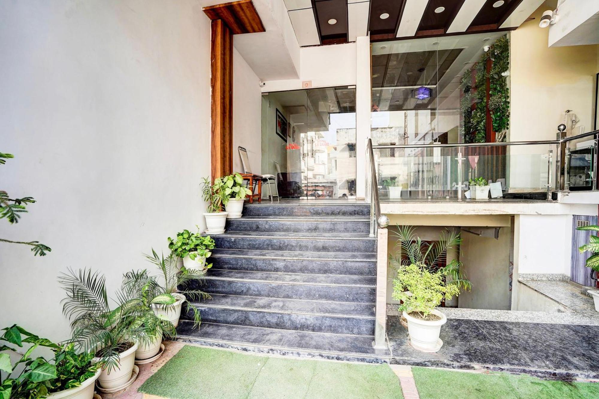 Townhouse Ram Katora Near Vishwanath Temple Formerly Sv Grand Hotel Benares Buitenkant foto