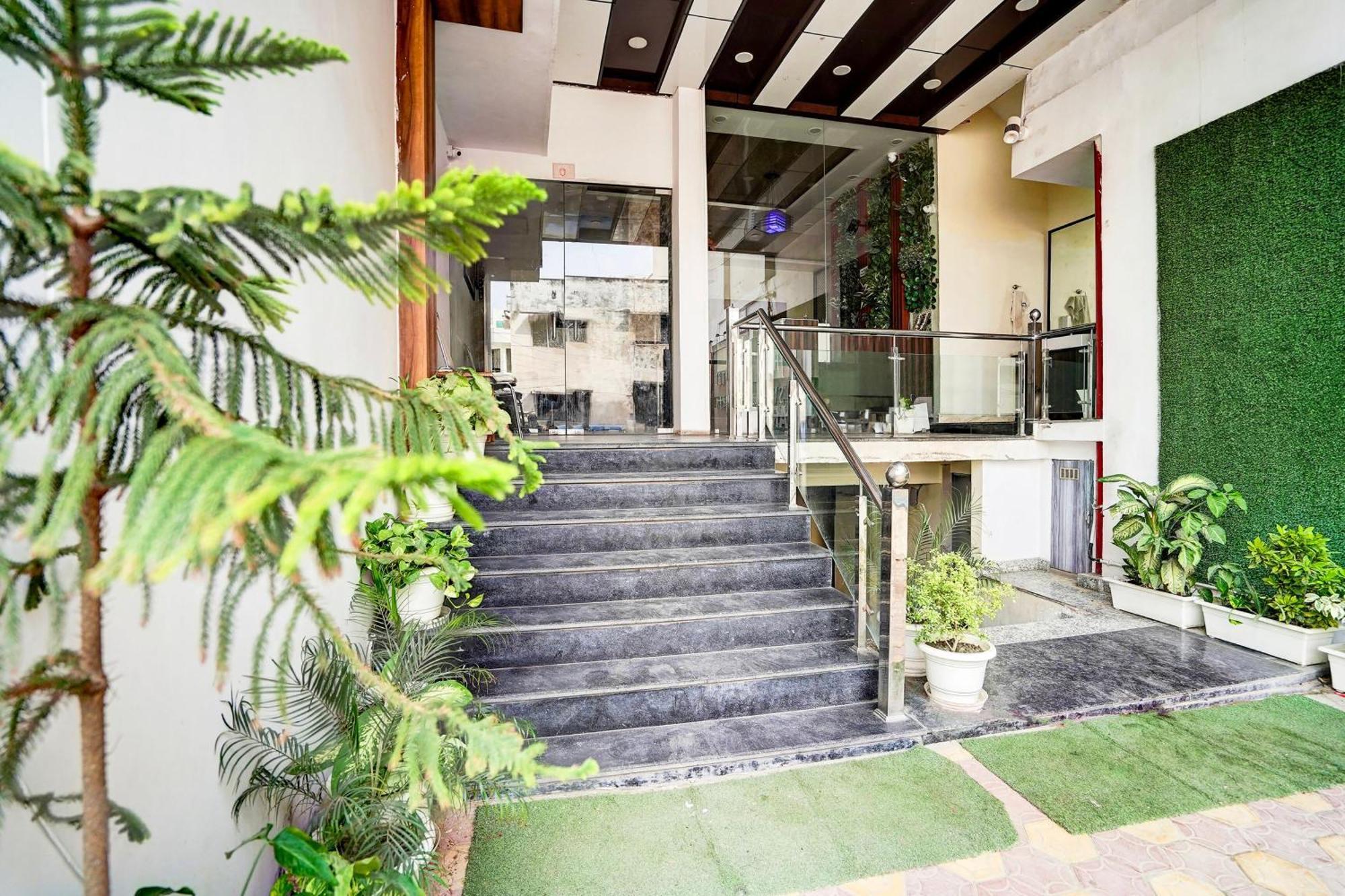 Townhouse Ram Katora Near Vishwanath Temple Formerly Sv Grand Hotel Benares Buitenkant foto