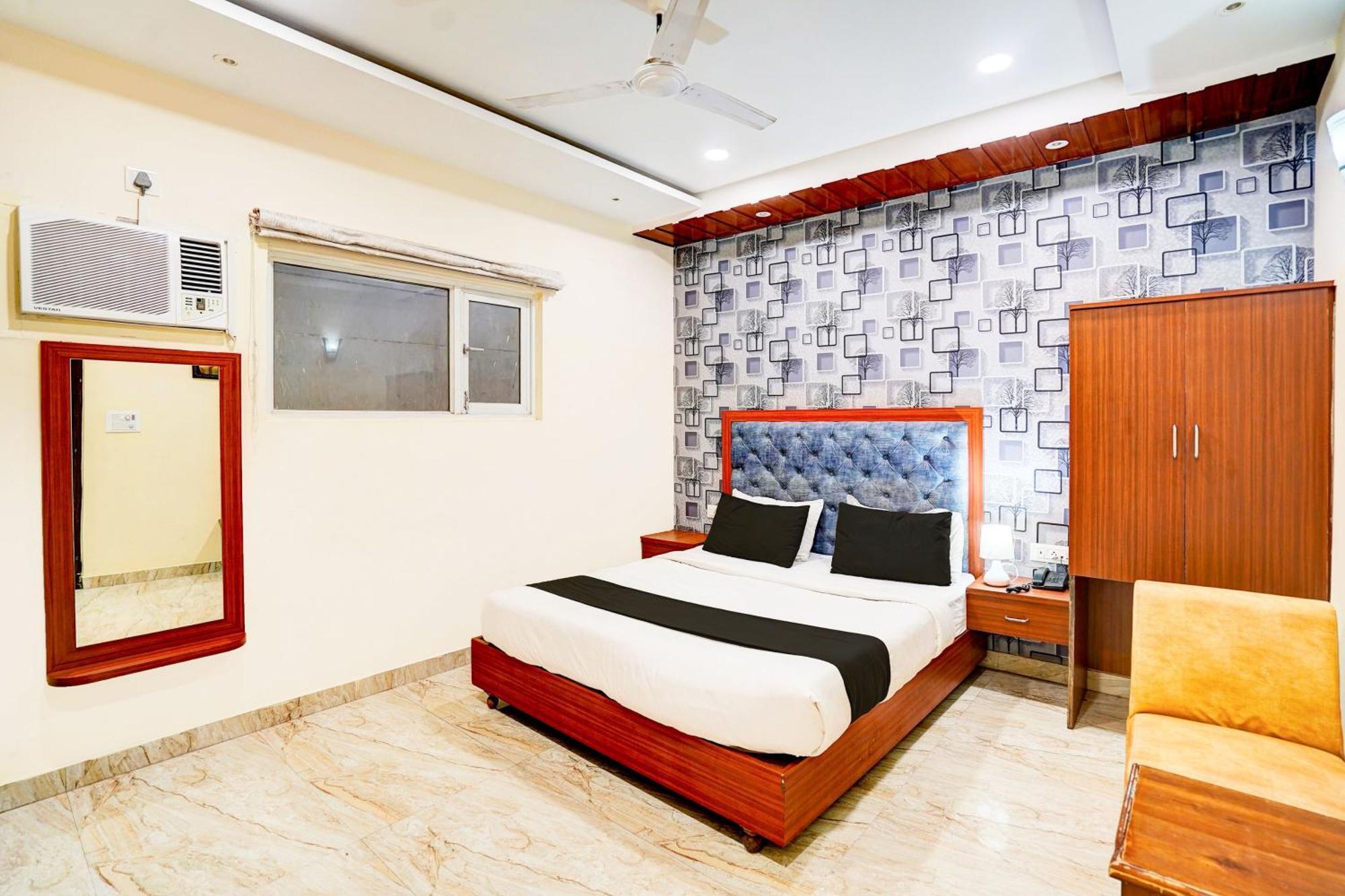 Townhouse Ram Katora Near Vishwanath Temple Formerly Sv Grand Hotel Benares Buitenkant foto